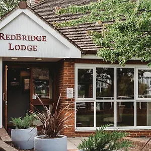 redbridge-lodge.cambridgehotelsuk.com/